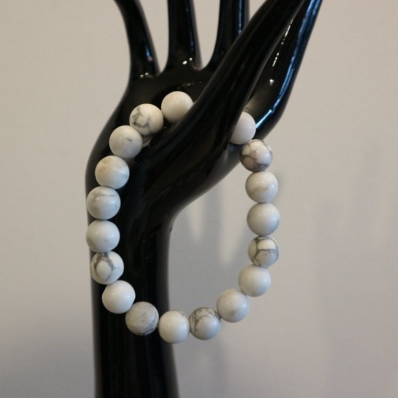 π White Howlite Round Bead Stretch Bracelet